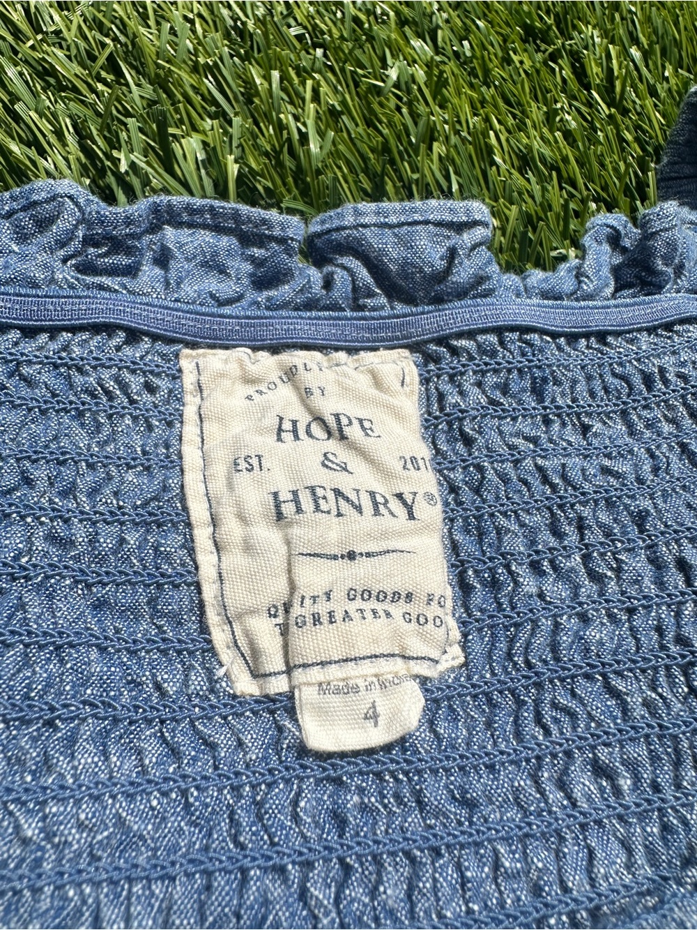 Hope & Henry Organic Cotton Chambray Smocked Puff Sleeve Romper - Size 4 - Picture 3 of 4